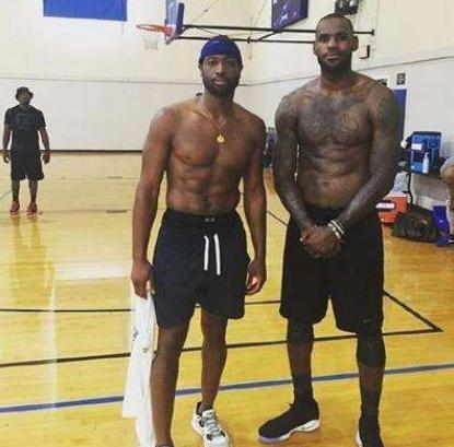 钟展示了他 钟展示了他